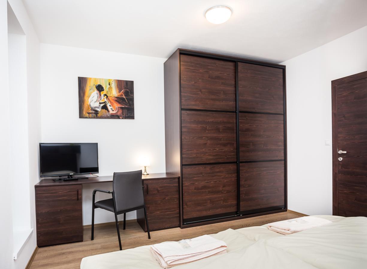 Barok Hotel And Apartments Братислава Экстерьер фото