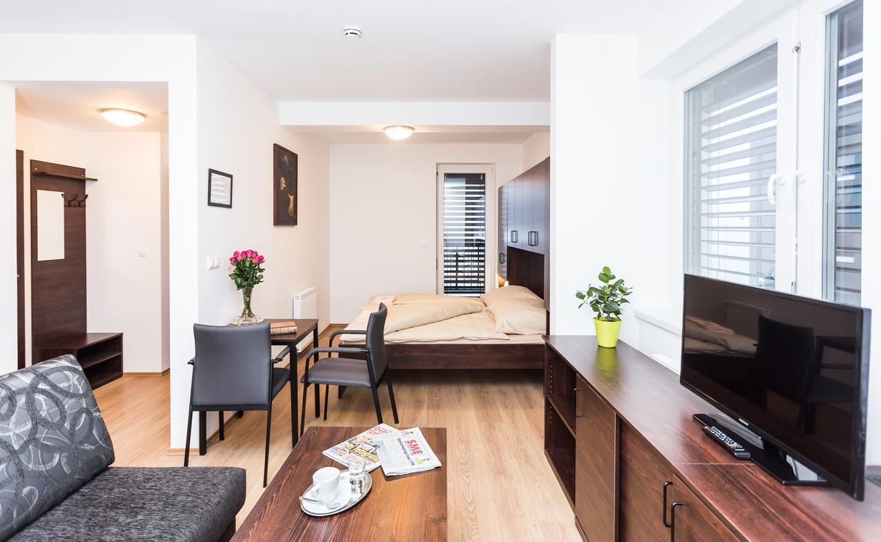 Barok Hotel And Apartments Братислава Экстерьер фото